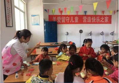 在呵護(hù)成長的道路上 南昌縣以美術(shù)輔導(dǎo)服務(wù)點亮公益之光